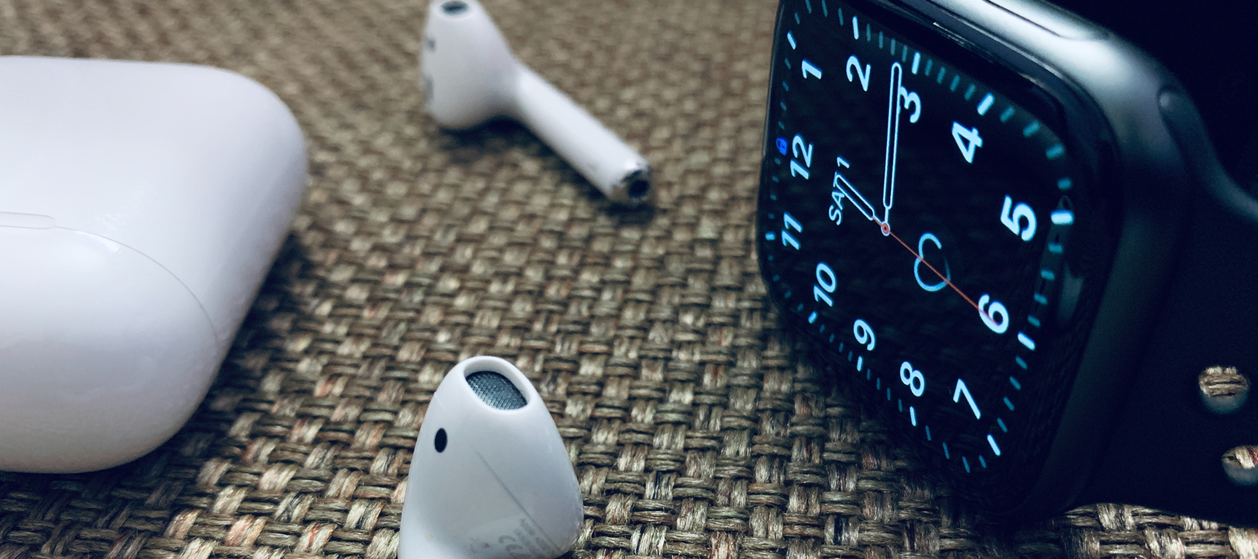 ¿Cómo conectar auriculares al Apple Watch?