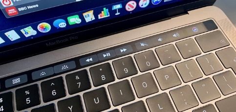 ¿Cómo personalizar la Touch Bar en un MacBook Pro?